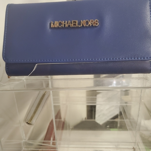 (Sold) Women Michael Kors wallets - Picture 2 of 2